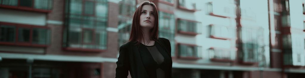 Crna s dodirom ružičaste