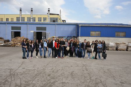 Zavidovički srednjoškolci posjetili ''Ambyentu'' Zavidovički srednjoškolci posjetili ''Ambyentu''