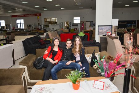 Zavidovički srednjoškolci posjetili ''Ambyentu'' Zavidovički srednjoškolci posjetili ''Ambyentu''